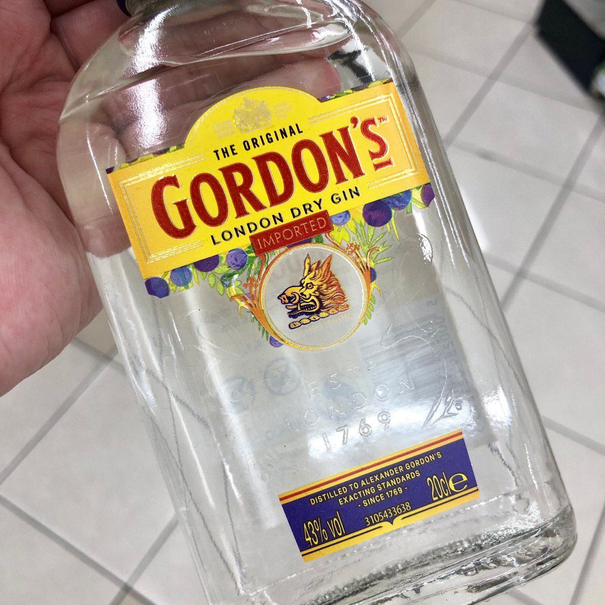 Gordon's London Dry Gin パブミラー GordonsGin_grande.jpg?v=1628070226