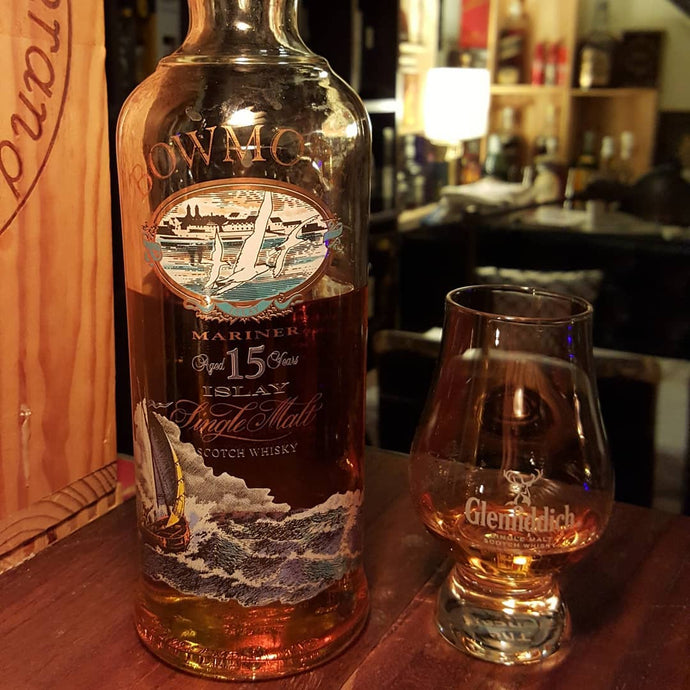 Bowmore, 15 Years Old, Mariner, pre-2000, glass label with sea gulls and ship, 43% abv.