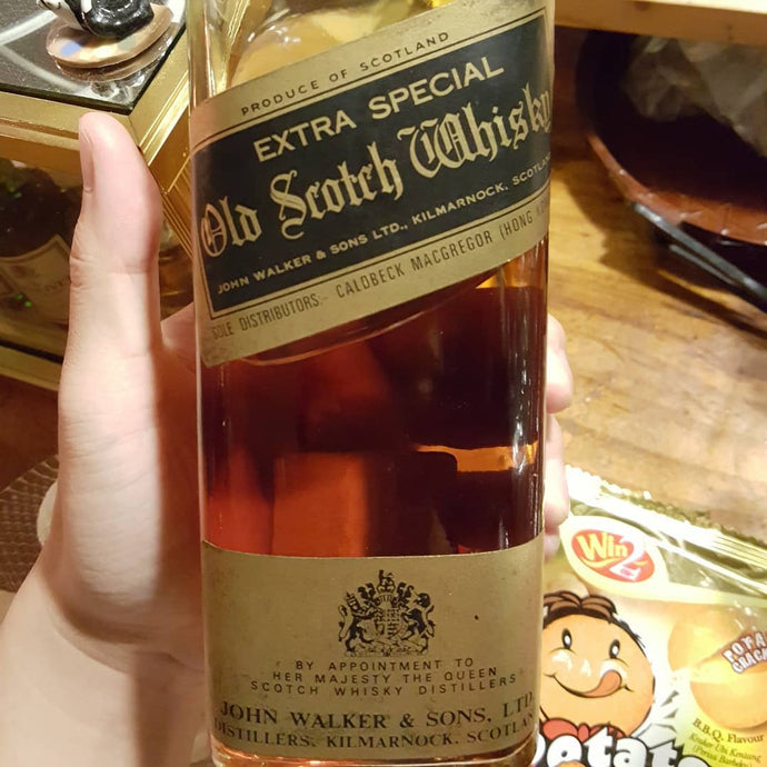 Johnnie Walker Black Label, Extra Special Old Scotch Whisky.
