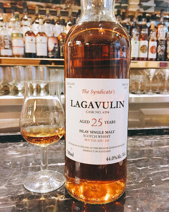 Lagavulin 25 Years Old 1990 / 2015 The Syndicate Single Cask #4394 44% ABV