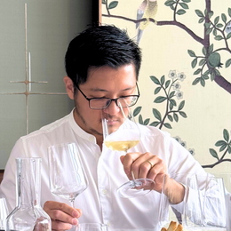How Singapore's Best Champagne Sommelier Blind Tastes & Identifies Champagnes: 8 Mystery Champagnes With Yeo Xi Yang